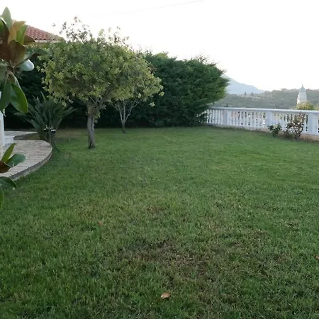 Kourkoumelata Villa *